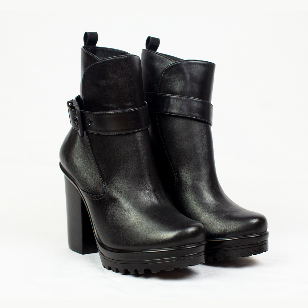 Black boots designer hotsell